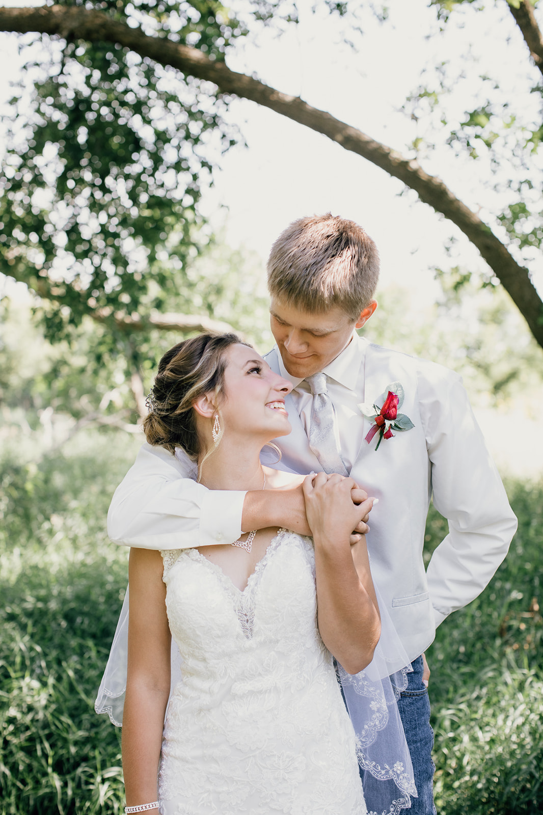 Sheyenne River Bend Farms Wedding, Valley city, Nd by Abigail Maki Photography. Includes bridal fashion, wedding inspiration and wedding details. Book your San Fransico wedding and browse the blog for more inspiration #wedding #photography #weddingphotography #sanfranciscophotographer